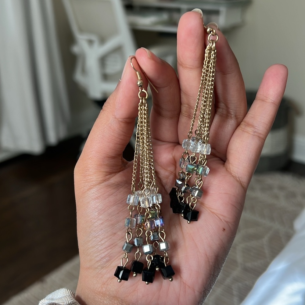 Dangling Earrings 🖤 - Picture 3 of 3